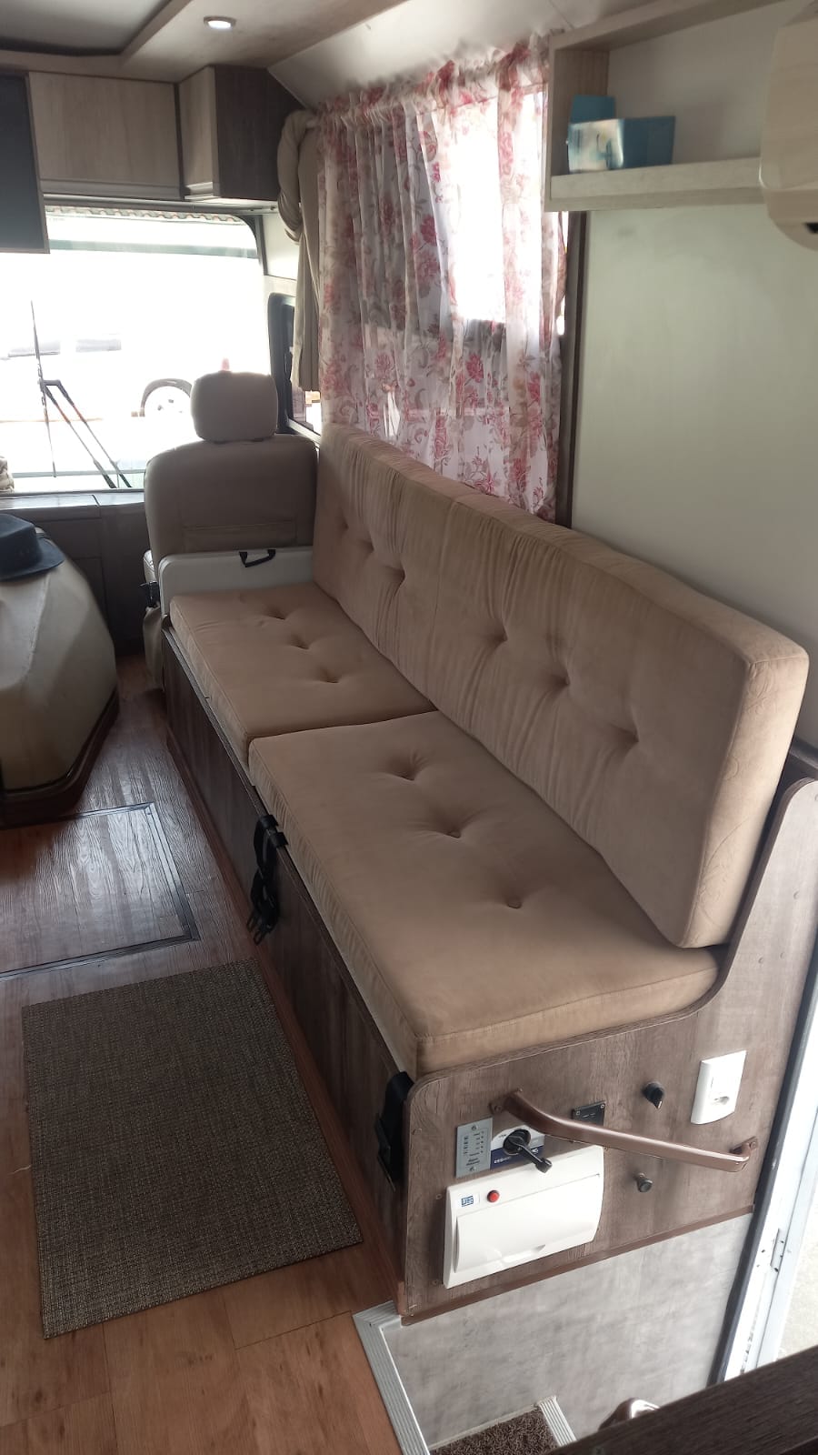 VENDO MOTORHOME ESPAÇOSO .