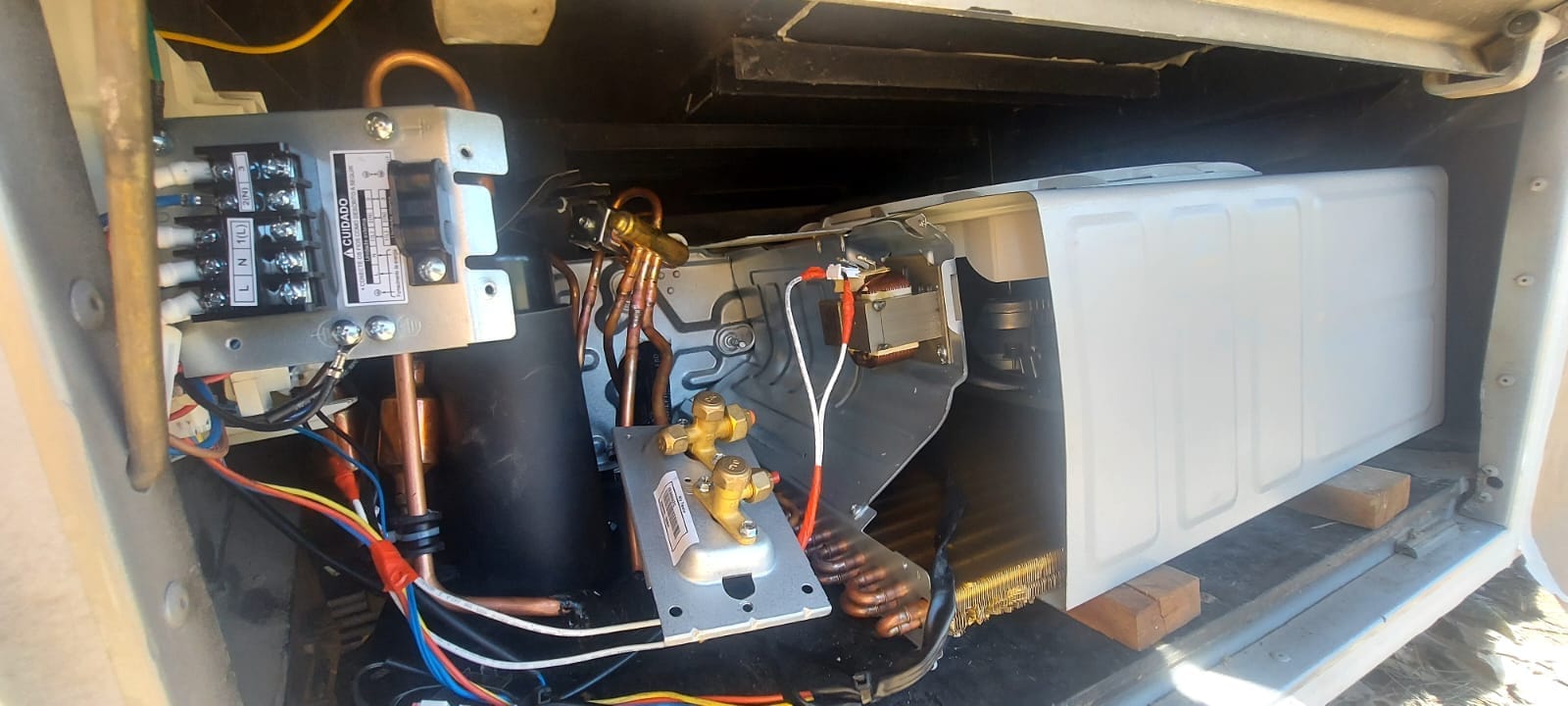 Revisão eletrica, Hidraulica e Instalação de enrgia Solar em Motorhomes e trailers, Região de Ilheus Bahia