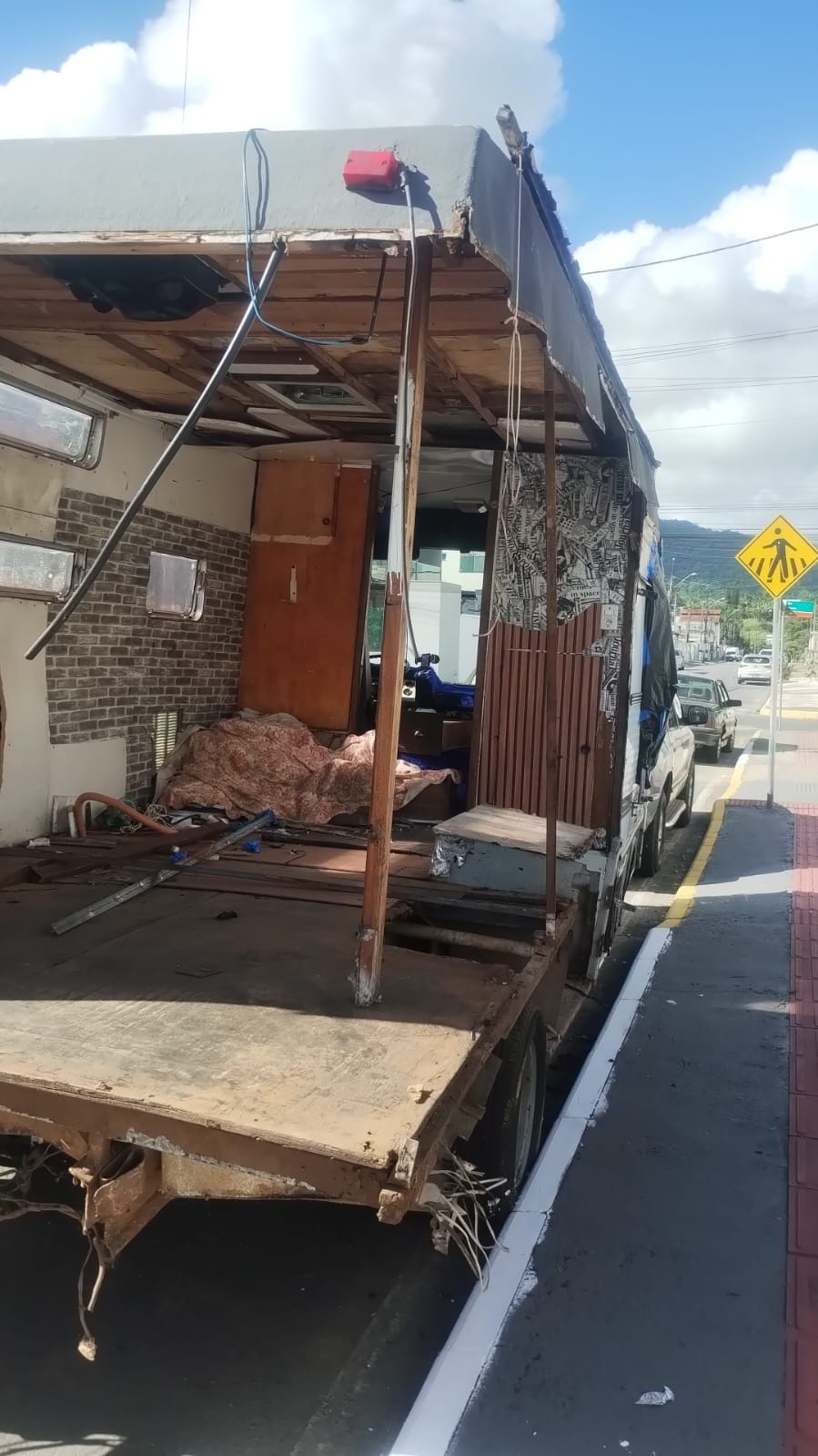 Vendo Granada que foi atingido por carro