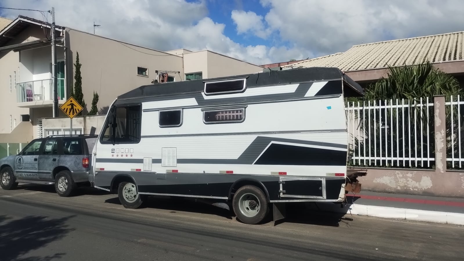 Vendo Granada que foi atingido por carro