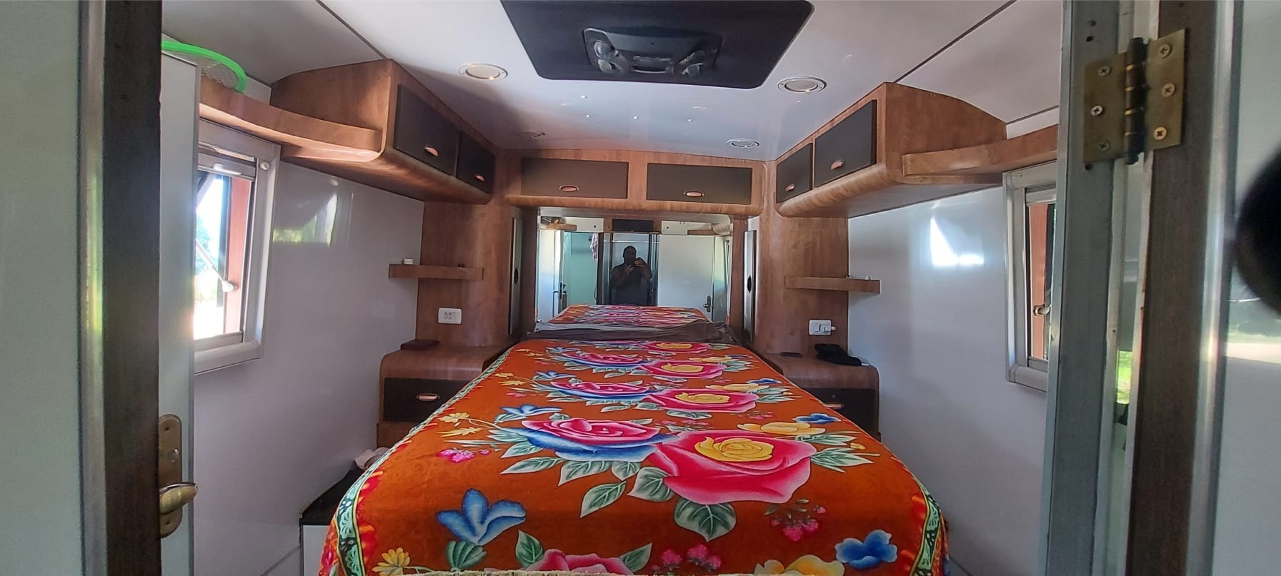 Motorhome MB 17330 a venda, QUARTO DE CASAL COM SUITE