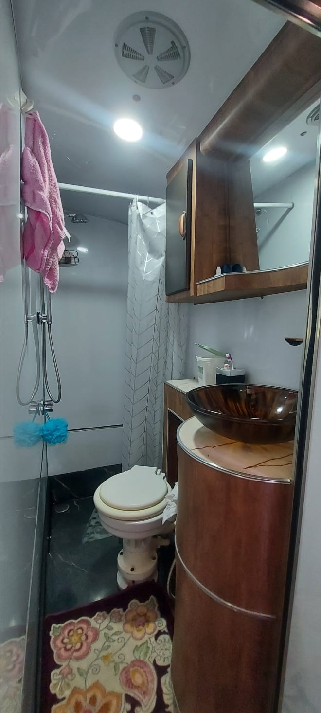 Motorhome MB 17330 a venda, QUARTO DE CASAL COM SUITE