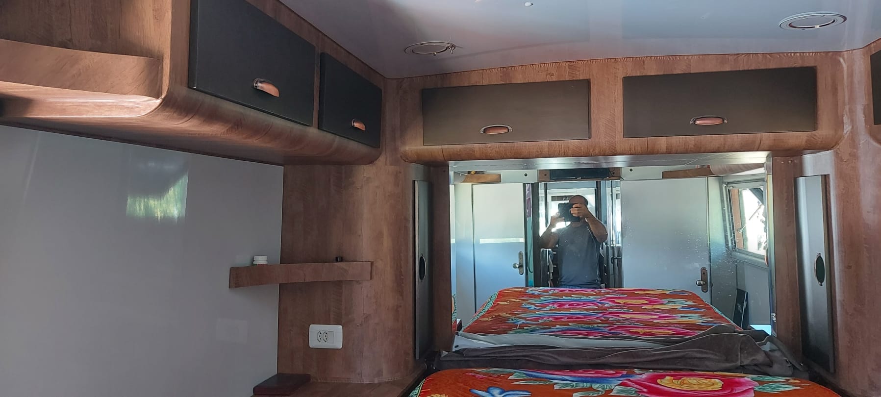 Motorhome MB 17330 a venda, QUARTO DE CASAL COM SUITE
