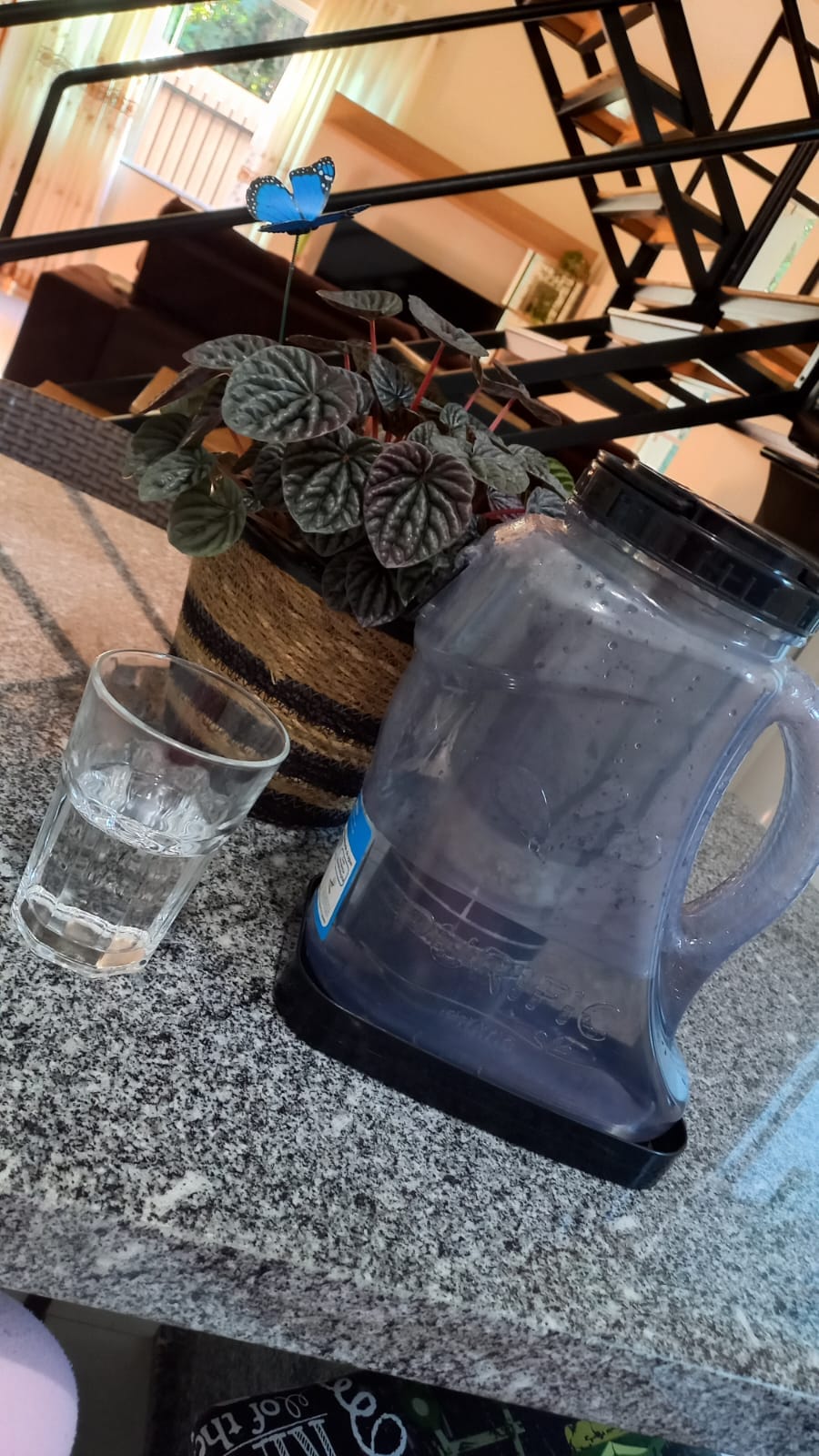 Jarra com filtro.Pratic