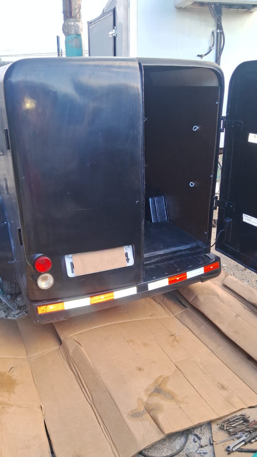 LINDA BESTA COM CARRETA PARA MONTAGEM DE MH