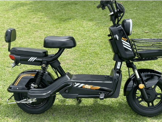 VENDO SCOOTER SUPER NOVA SÓ 600 km