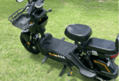 VENDO SCOOTER SUPER NOVA SÓ 600 km