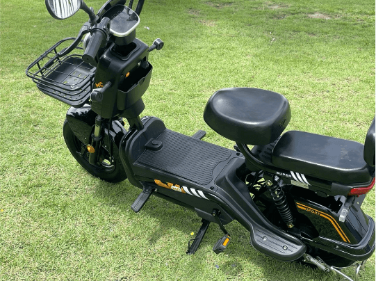 VENDO SCOOTER SUPER NOVA SÓ 600 km